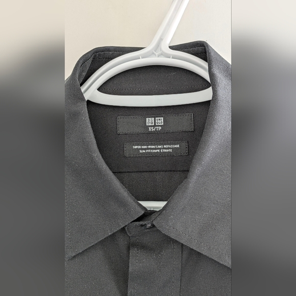 Uniqlo Black Dress Shirt - Picture 2 of 5